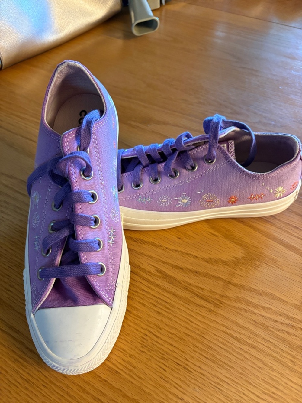 Converse Lavender Purple Embroidered Low Top Sneakers W8 M6